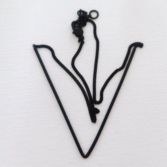 Marc by Marc Jacobs V Pendant Necklace Black - Picture 4 of 5